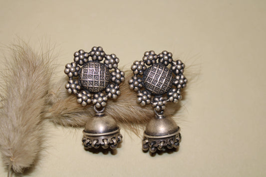 Floral Grid Silver Jhumka Earrings
